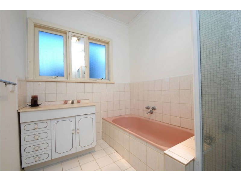 1 Woolvet Avenue, Belmont VIC 3216