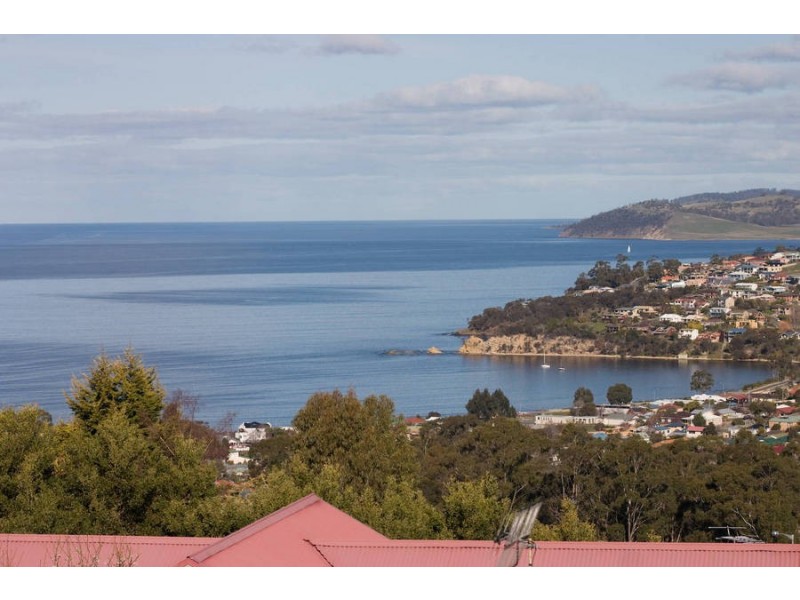 60 Tingira Road, Blackmans Bay TAS 7052