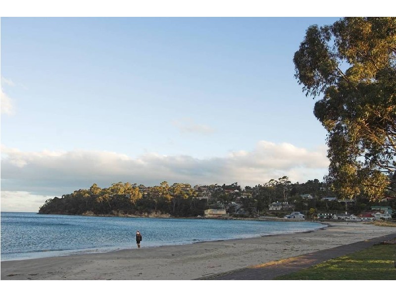 2/26 Osborne Esplanade, Kingston Beach TAS 7050