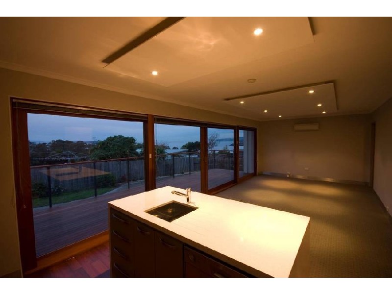 2/5 Melaleuca Drive, Blackmans Bay TAS 7052