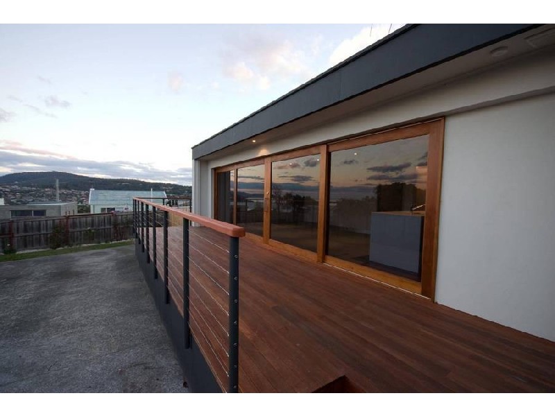 2/5 Melaleuca Drive, Blackmans Bay TAS 7052