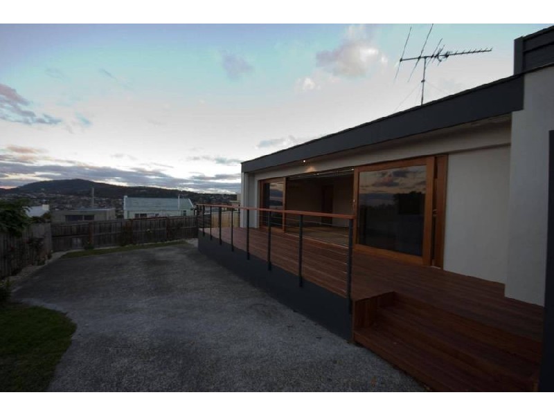 2/5 Melaleuca Drive, Blackmans Bay TAS 7052