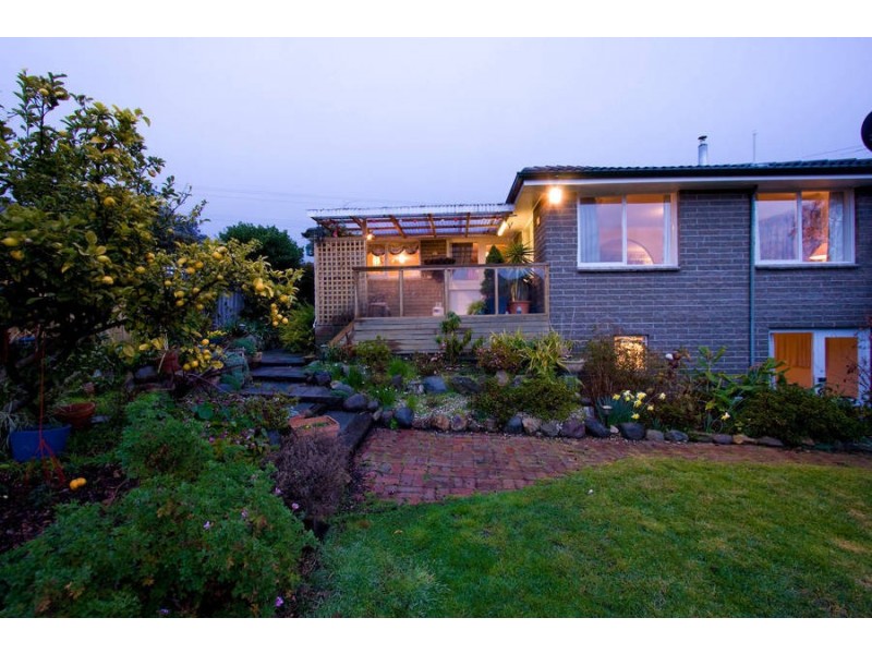 224 Roslyn Avenue, Blackmans Bay TAS 7052