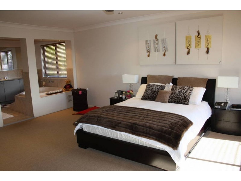 19 Greenside Court, Peregian Springs QLD 4573