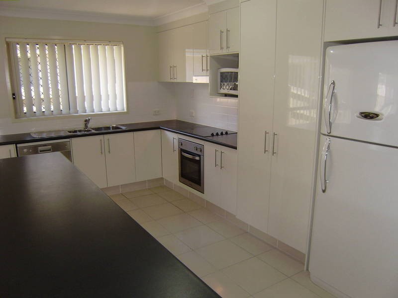 4 Shallow Bay Drive, Springfield Lakes QLD 4300