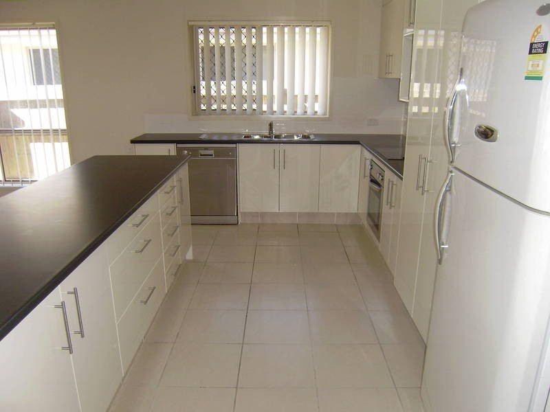 4 Shallow Bay Drive, Springfield Lakes QLD 4300