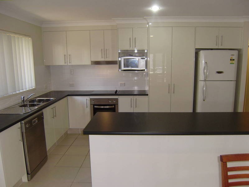 4 Shallow Bay Drive, Springfield Lakes QLD 4300