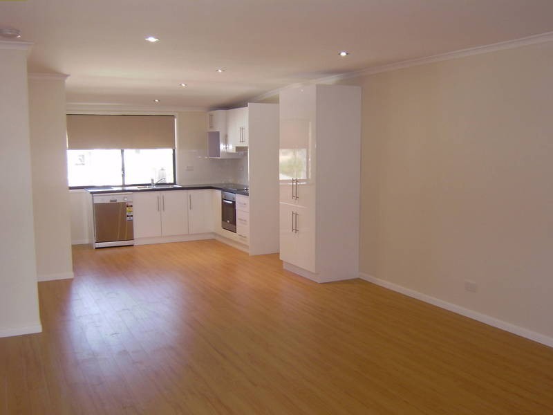 5 Emerald Tce, Springfield Lakes QLD 4300