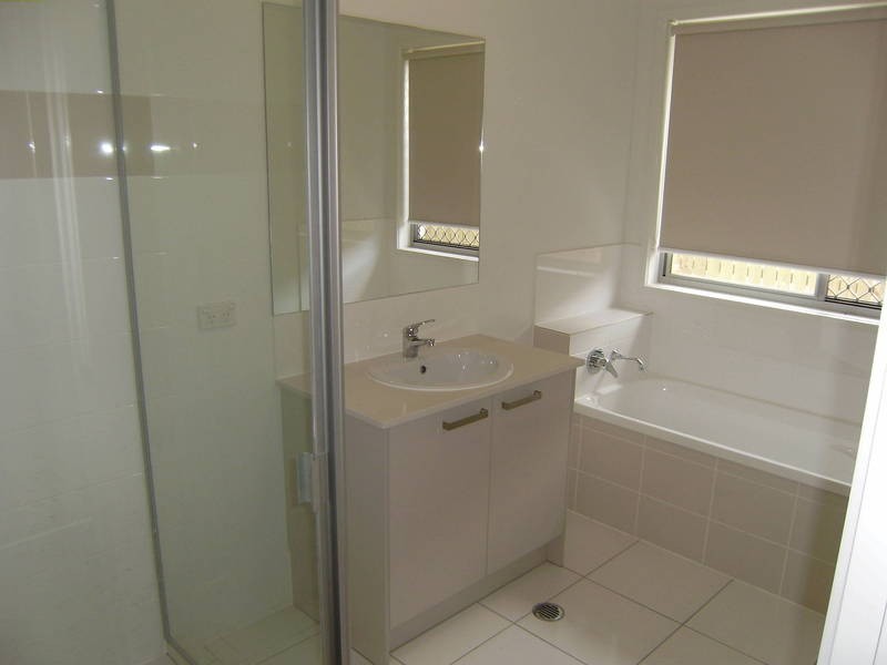 6 Daisy Street, Springfield Lakes QLD 4300