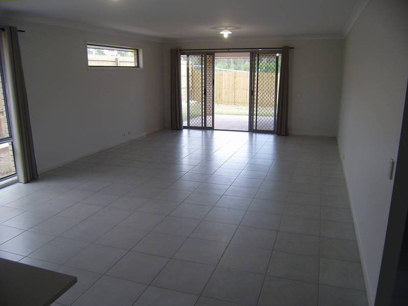 6 Daisy Street, Springfield Lakes QLD 4300