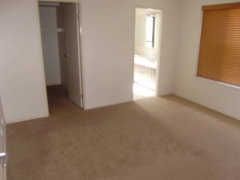 14 Amadeus Court, Springfield Lakes QLD 4300