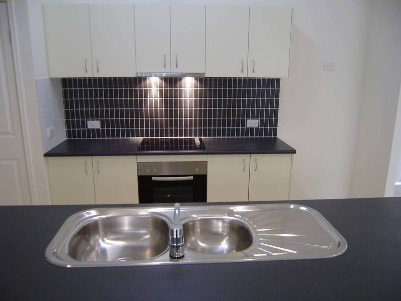 24 Carnarvon Avenue, Springfield Lakes QLD 4300