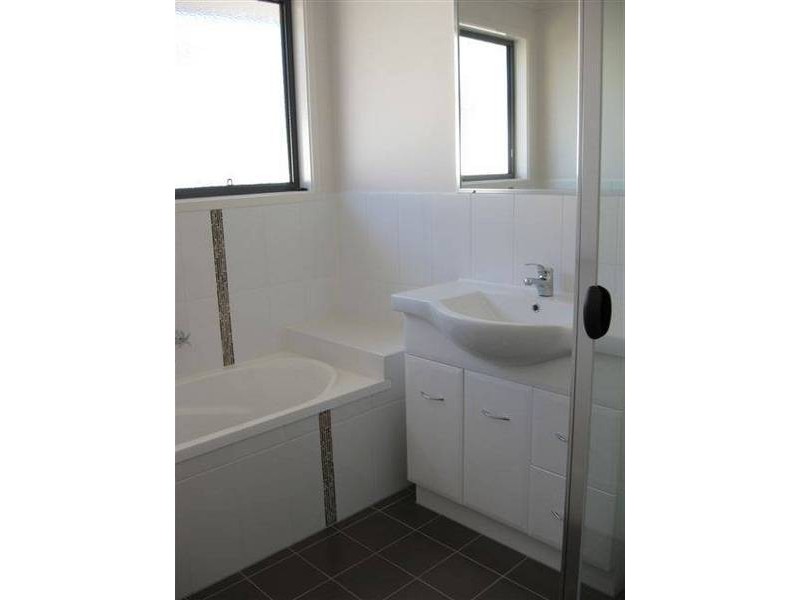 2/39 Ariel Avenue, Kingston QLD 4114