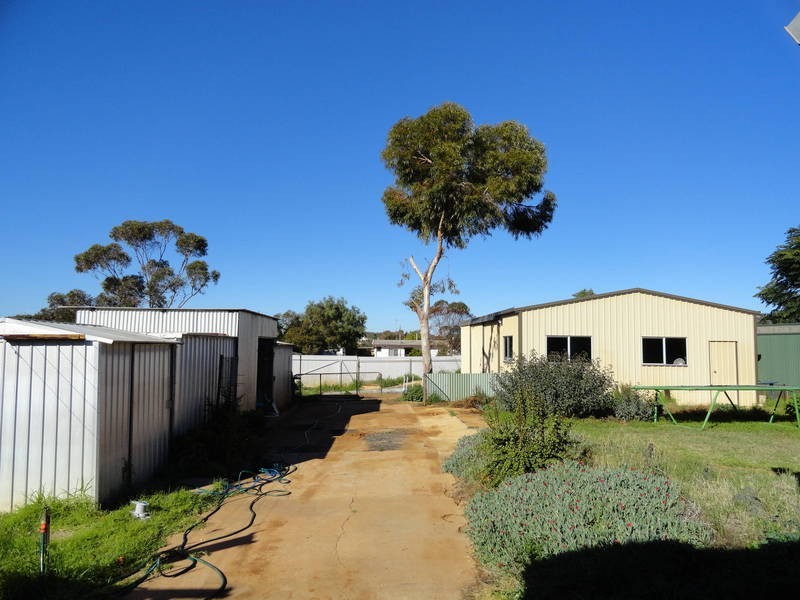 61 Shaw St, Coolgardie WA 6429