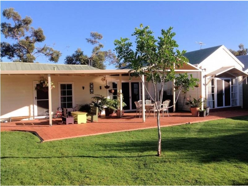 11 Campbell Street, Lamington WA 6430