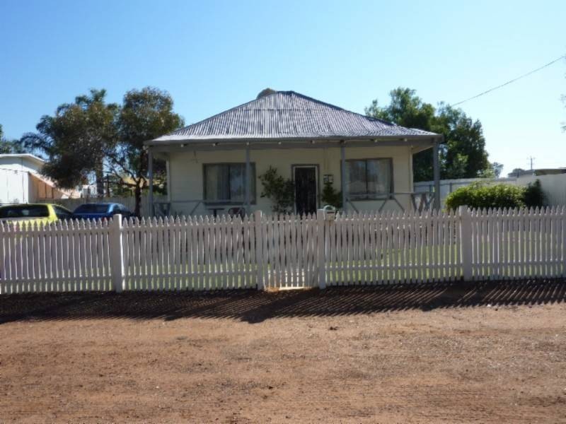 38 Sylvester Street, Coolgardie WA 6429