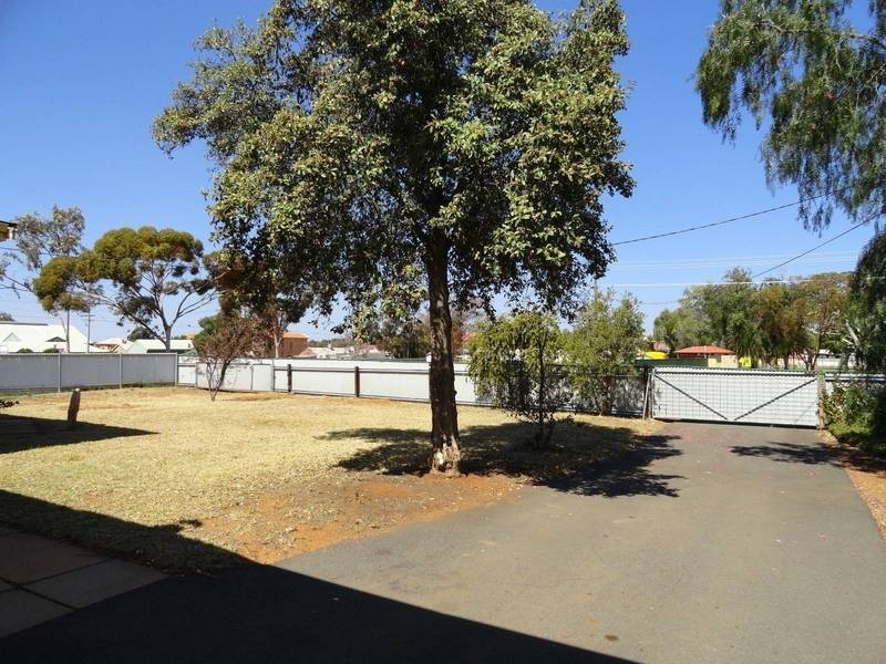 80 Sylvester Street, Coolgardie WA 6429
