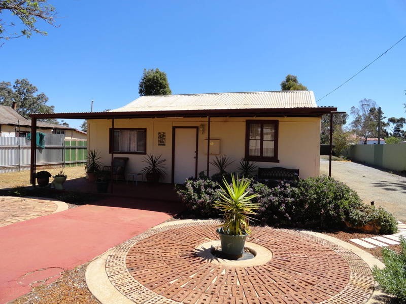 88 Woodward Street, Coolgardie WA 6429