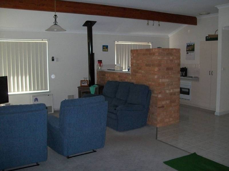 27B Paddington Dr, Kalgoorlie WA 6430