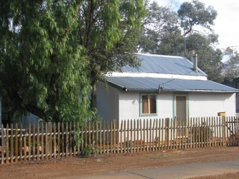 77 Shaw Street, Coolgardie WA 6429