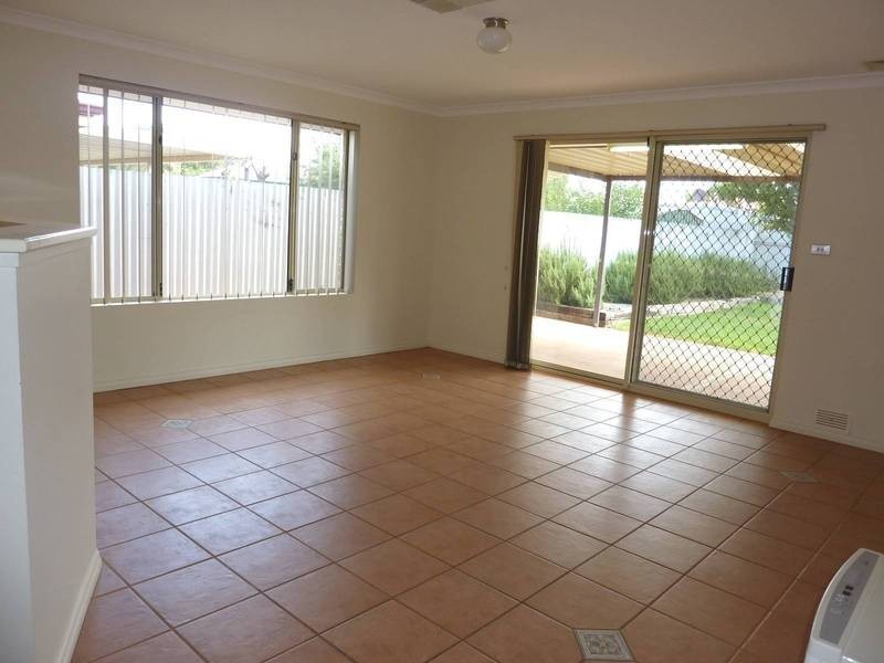 7 Crowley Gardens, Kalgoorlie WA 6430