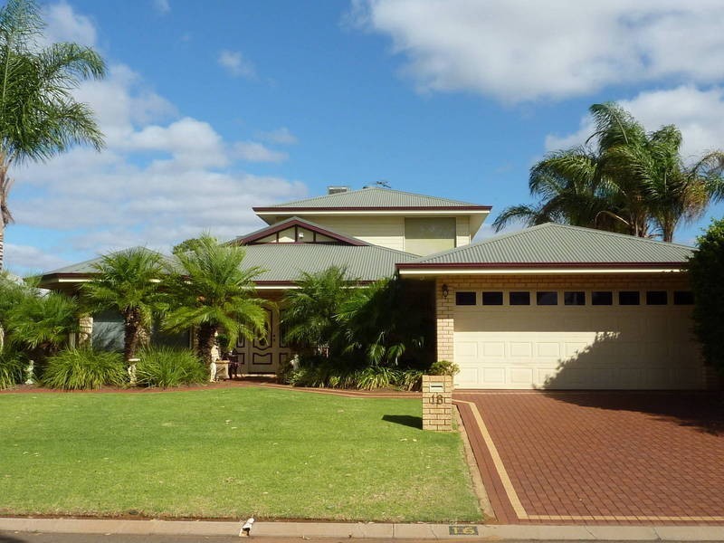 16 Geoffrey Stokes Pde, Kalgoorlie WA 6430