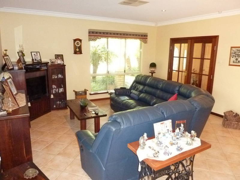 16 Geoffrey Stokes Pde, Kalgoorlie WA 6430