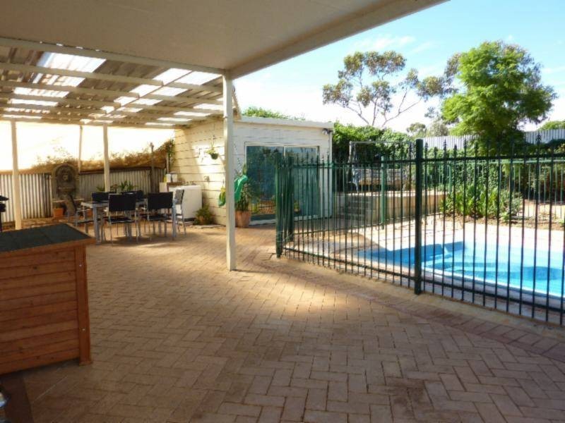 5 Chamberlain St, Lamington WA 6430