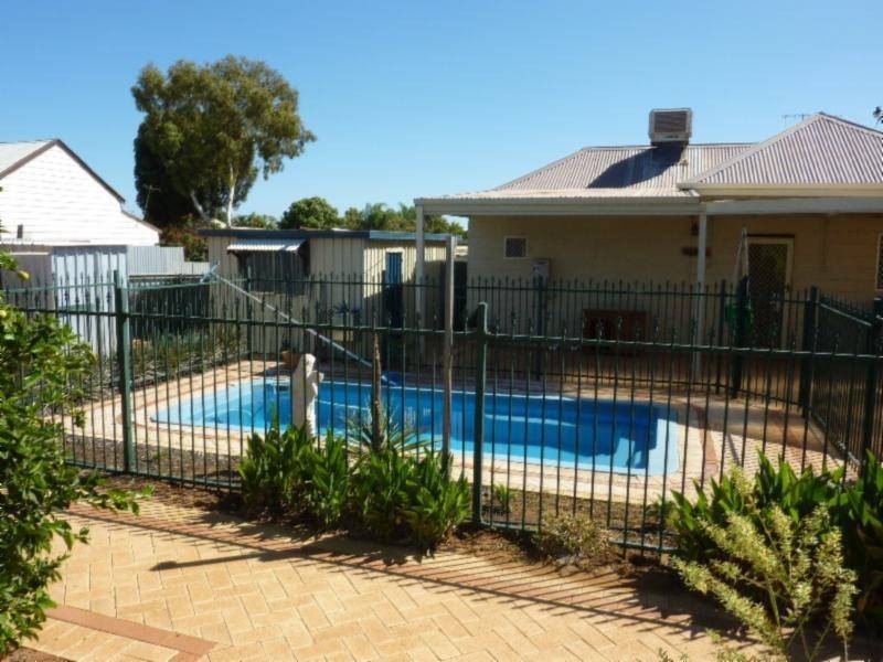 5 Chamberlain St, Lamington WA 6430