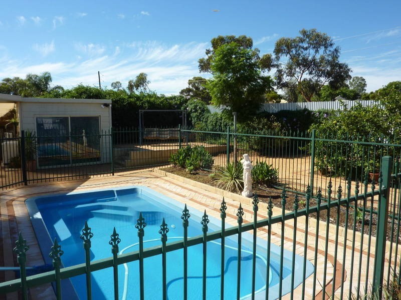 5 Chamberlain St, Lamington WA 6430