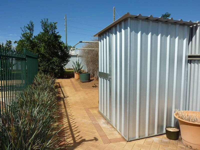 5 Chamberlain St, Lamington WA 6430