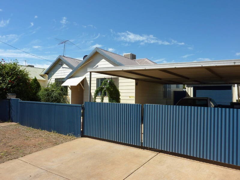 5 Chamberlain St, Lamington WA 6430