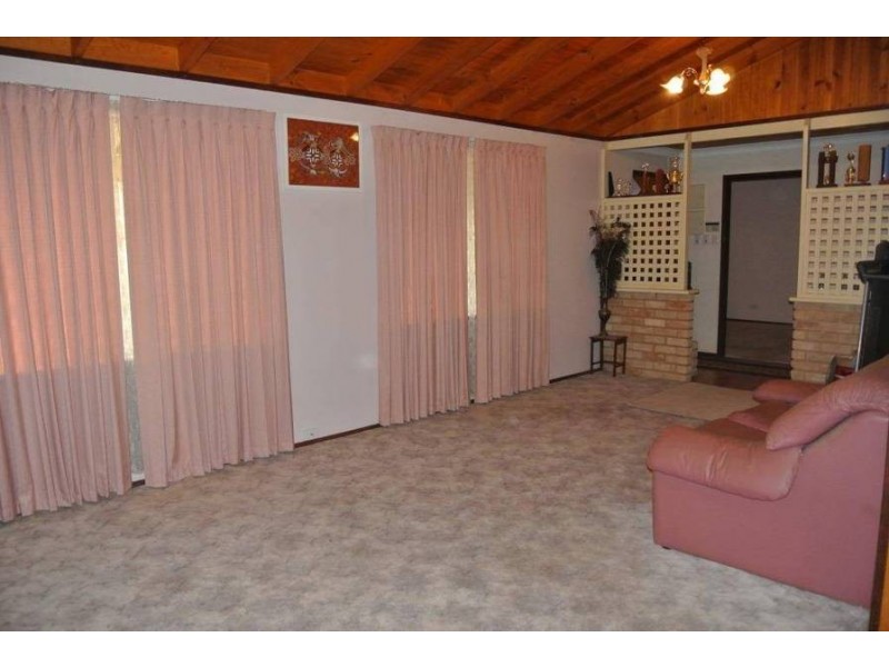 92 North Terrace, Victory Heights WA 6432