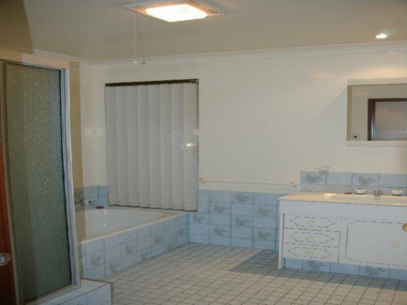 92 North Terrace, Victory Heights WA 6432