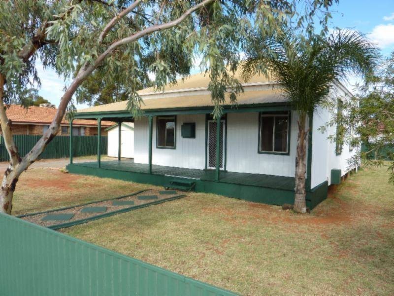 8 Watts Close, Boulder WA 6432