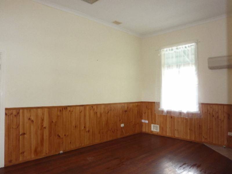 8 Watts Close, Boulder WA 6432