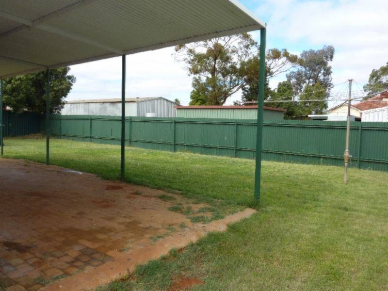 8 Watts Close, Boulder WA 6432