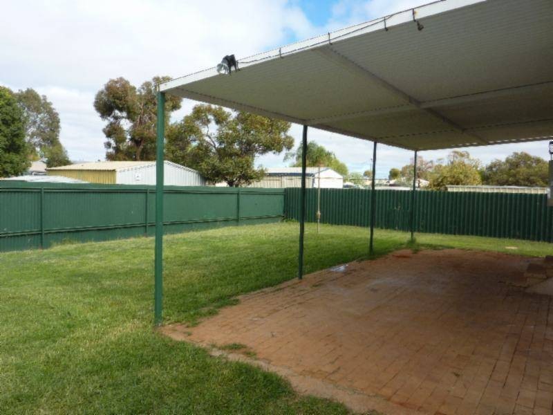 8 Watts Close, Boulder WA 6432