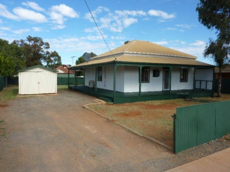 8 Watts Close, Boulder WA 6432