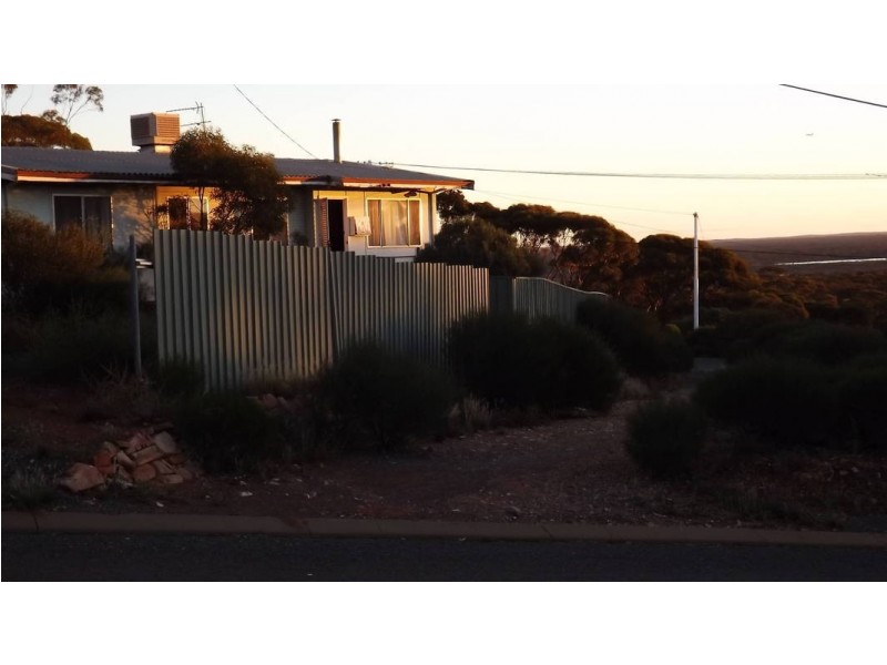 56 Serpentine Rd, Kambalda East WA 6442