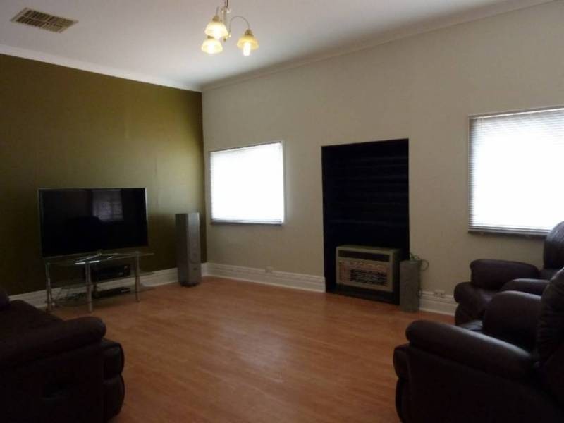 8 Lewis St, Lamington WA 6430