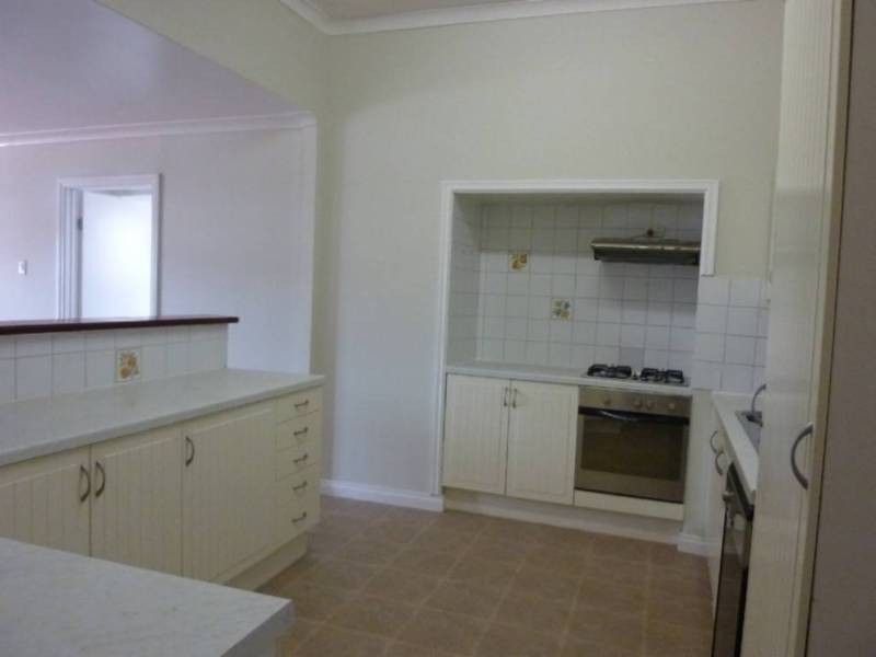 8 Lewis St, Lamington WA 6430