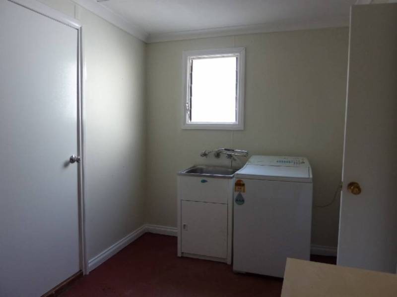 8 Lewis St, Lamington WA 6430