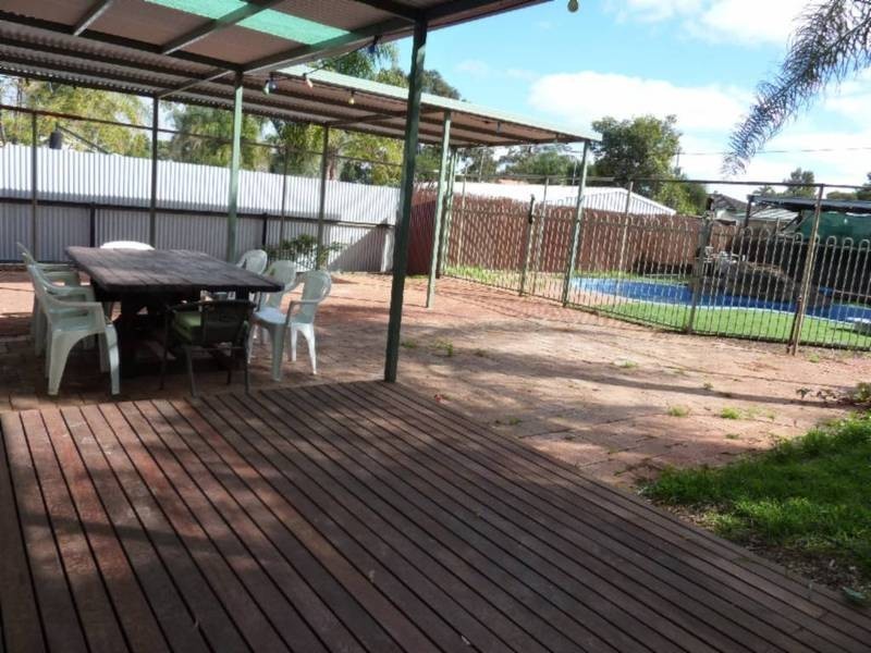 8 Lewis St, Lamington WA 6430