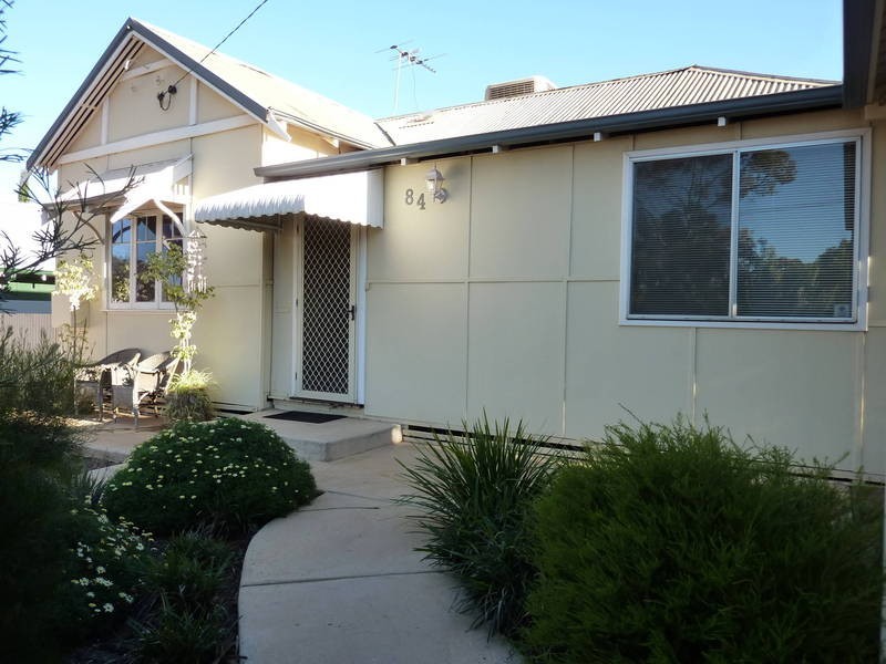 84 Ward St, Lamington WA 6430