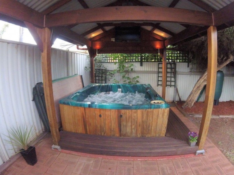 5B Kookynie Close, Hannans WA 6430