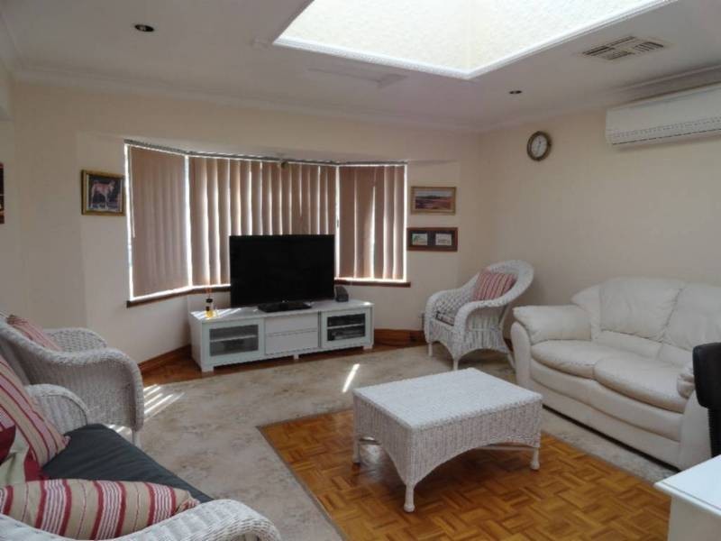 218 Hare St, Lamington WA 6430