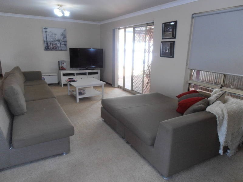 8A Paddington Dr, Hannans WA 6430