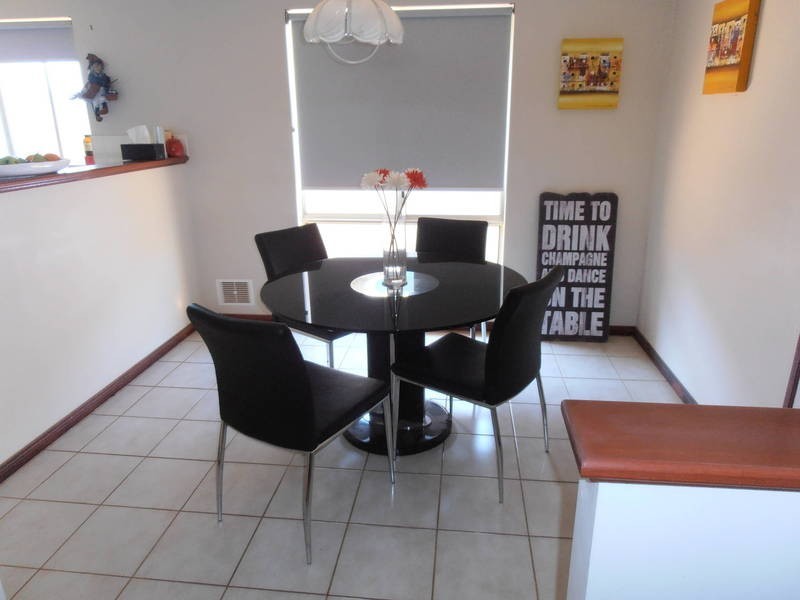 8A Paddington Dr, Hannans WA 6430