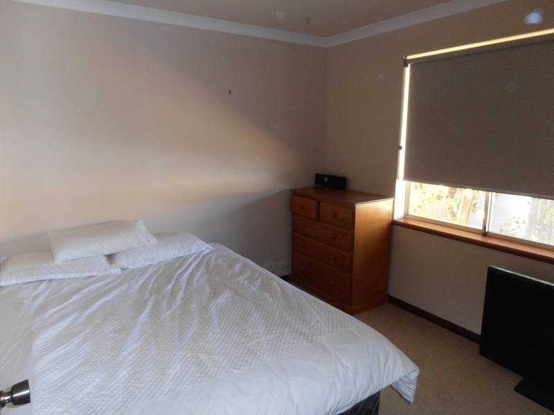 8A Paddington Dr, Hannans WA 6430